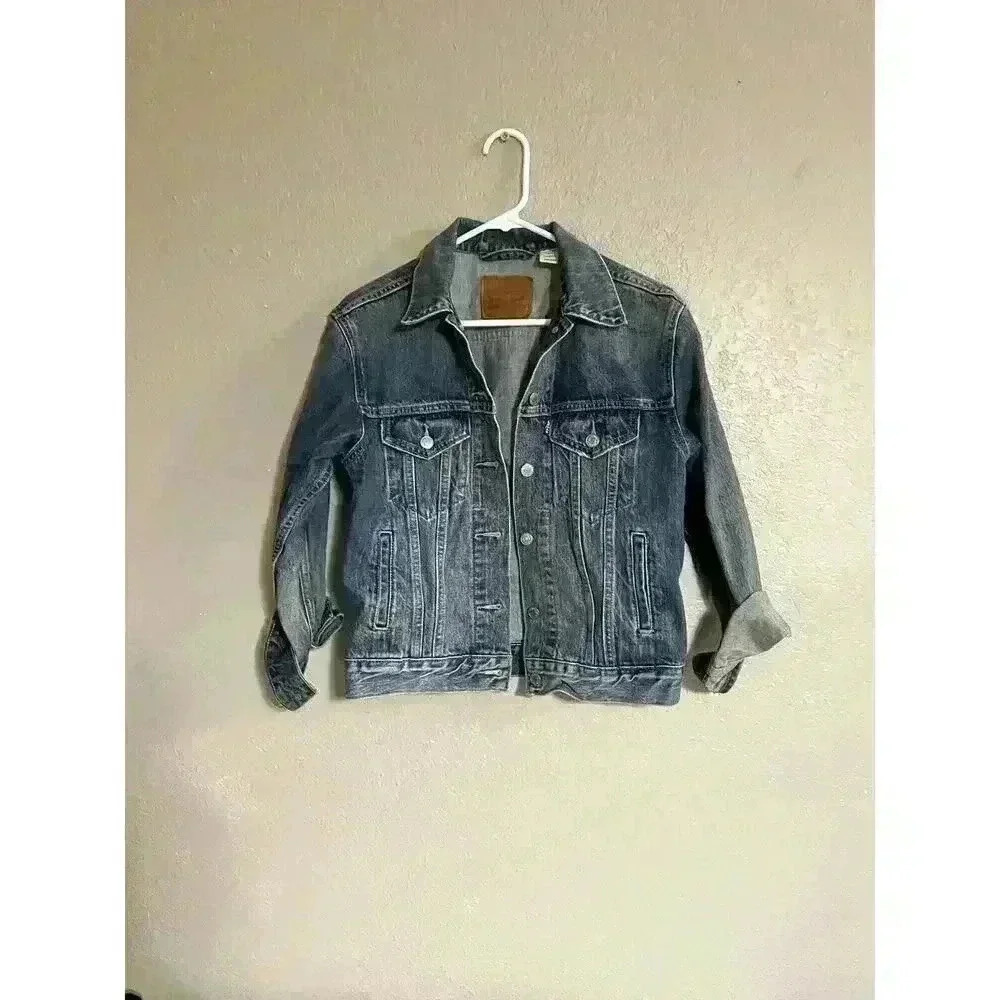 Levi’s XS Trucker Jacket Jean Denim Long Sleeve Metal Button Red Tag Medium Wash